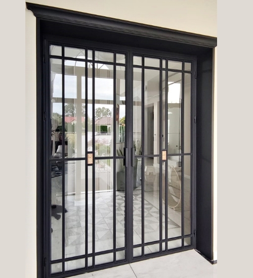 Drzwi loftowe dwuskrzydłowe z mosiężnym dekorem GDEL